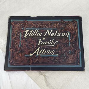 Willie Nelson Family Album First Edition Hard Cover Dust Jacket SEE‎